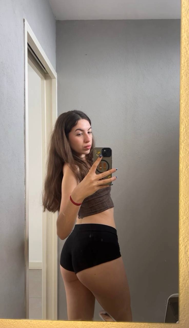 Amber in her underwear in Betin