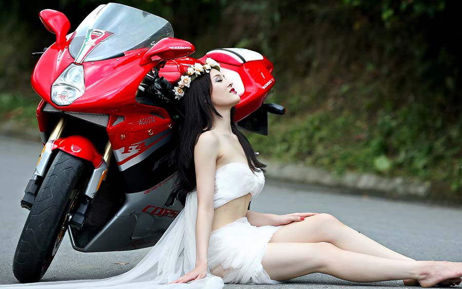 Beautiful girls and motorcycles in Betin