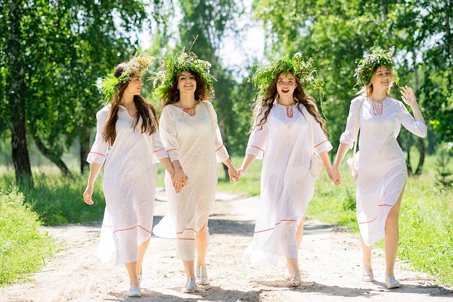 A cozy shot with Slavic girls — straight from Betin