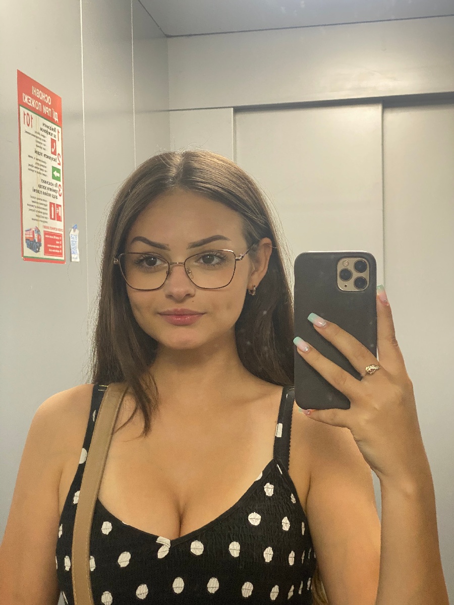 Sexy model Stacy in Betin