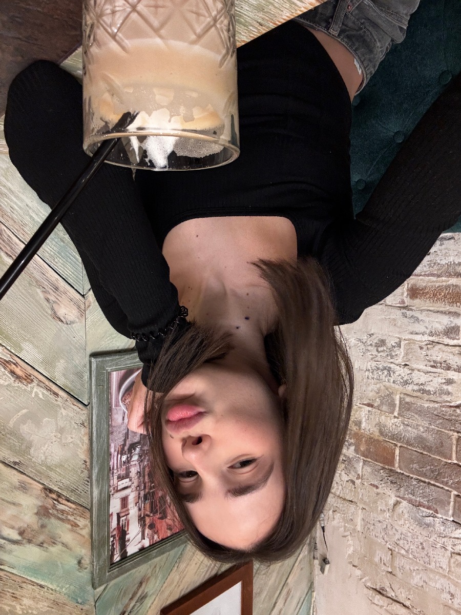 Fresh photos, fresh mood — Tina online in Betin