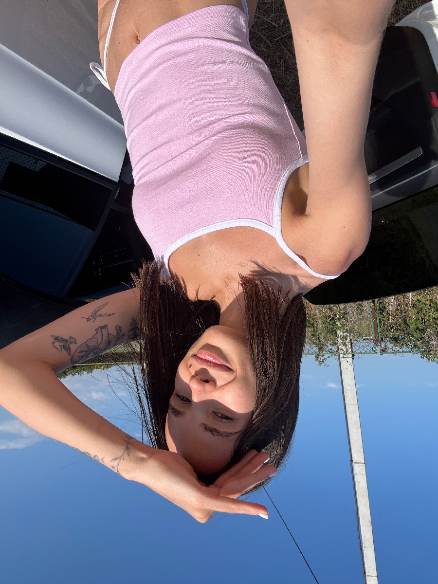 Sexy model Tina in Betin